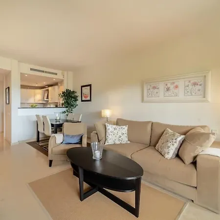 Cozy 2 Bedroom With Stunning Sea Views Apartment *