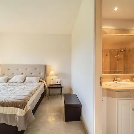 Cozy 2 Bedroom With Stunning Sea Views Apartment