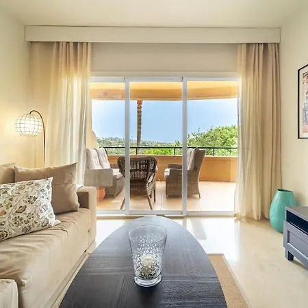Cozy 2 Bedroom With Stunning Sea Views