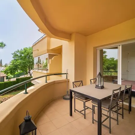 Cozy 2 Bedroom With Stunning Sea Views Apartment